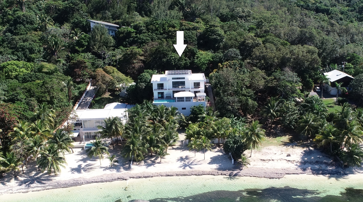 Beachfront Home 6-Bed 5-Bath in Crawfish Rock, Roatan HN